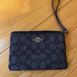 NWT back Coach wristlet